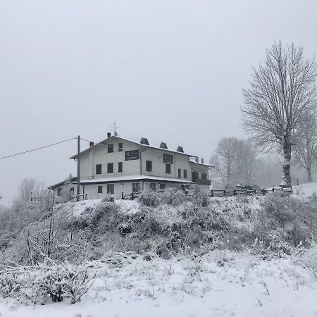 La Buca Delle Fate Ristorante Albergo Pievepelago Exterior foto